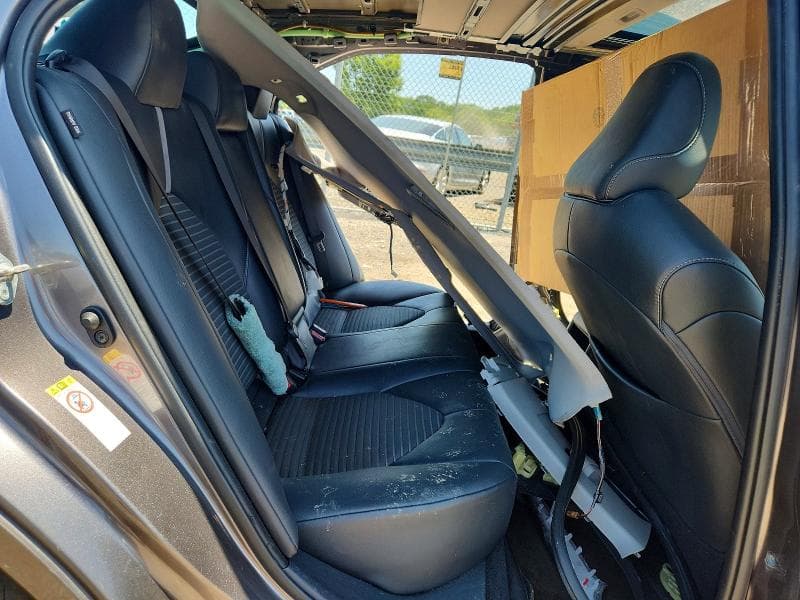 2018 TOYOTA CAMRY SE 10