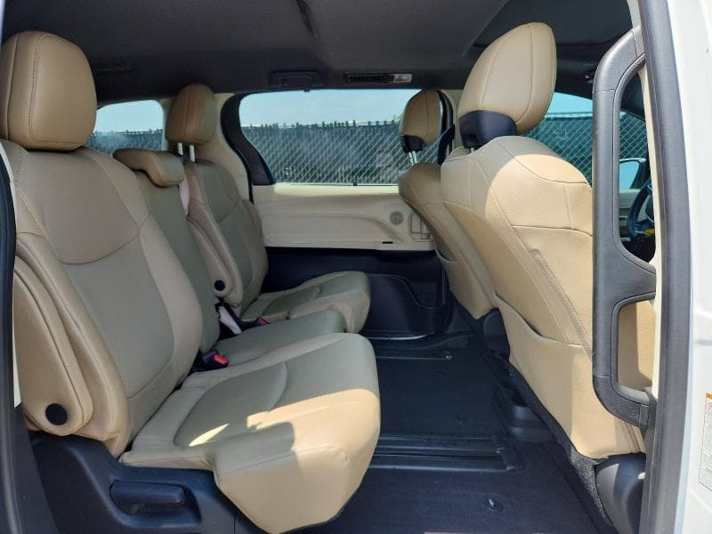 2022 TOYOTA SIENNA XLE 11