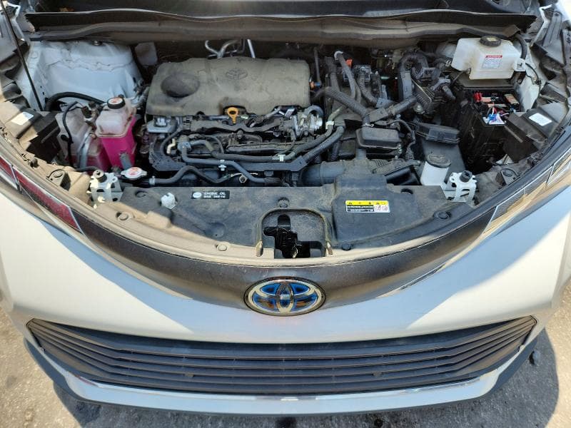 2022 TOYOTA SIENNA XLE 12