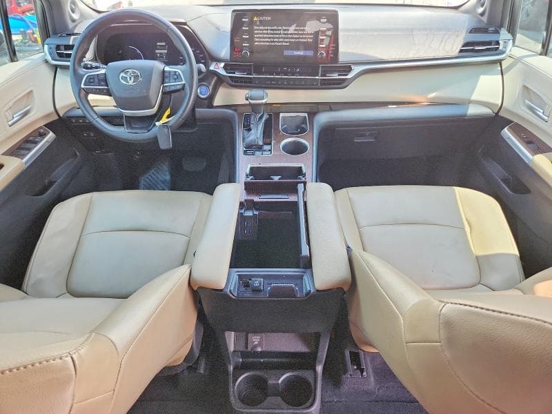 2022 TOYOTA SIENNA XLE 8