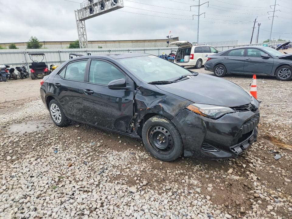 2017 TOYOTA COROLLA LE 4