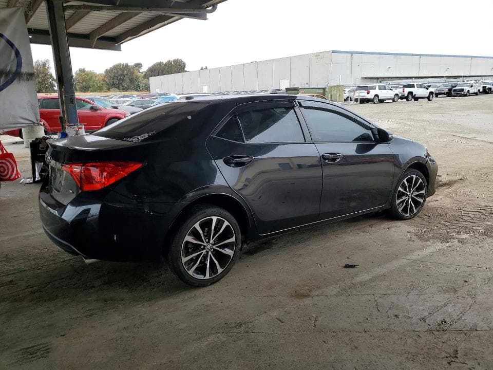 2017 TOYOTA COROLLA SE 3