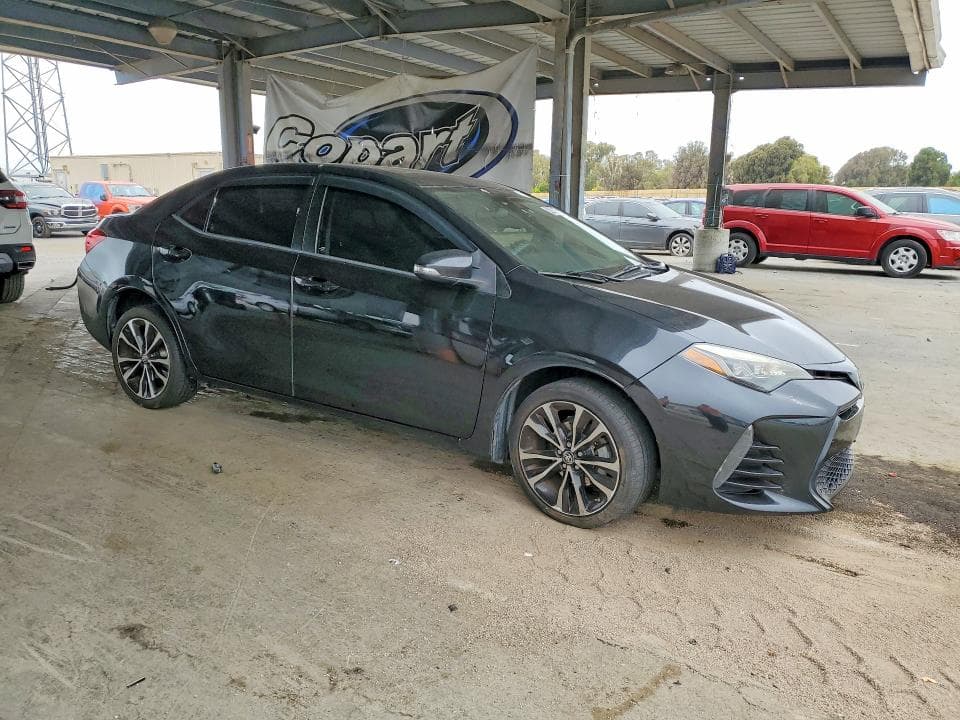 2017 TOYOTA COROLLA SE 4