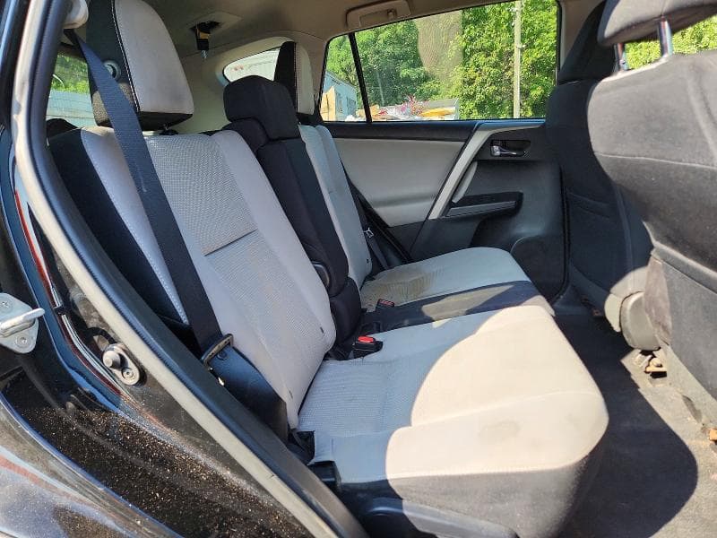 2017 TOYOTA RAV4 XLE 11