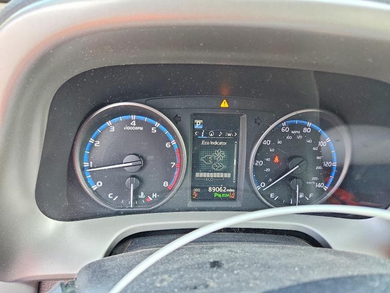 2017 TOYOTA RAV4 XLE 9