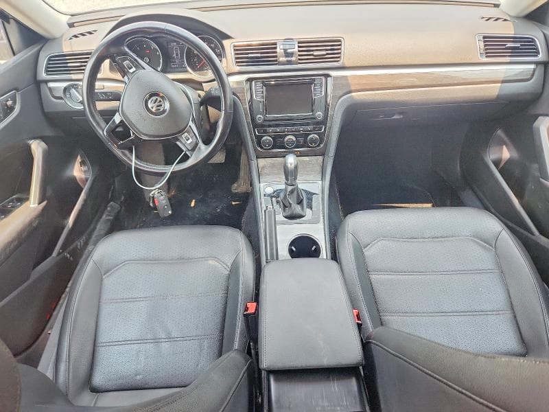 2018 VOLKSWAGEN PASSAT SE 8
