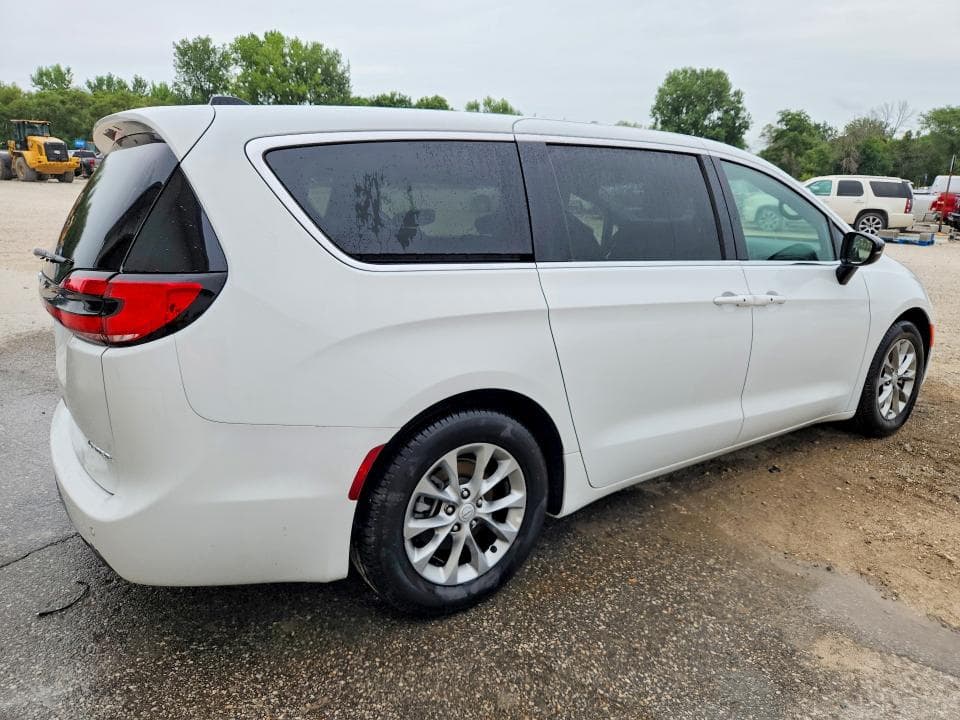 2026 CHRYSLER PACIFICA LIMITED 3