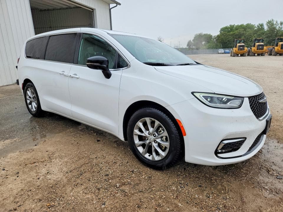 2026 CHRYSLER PACIFICA LIMITED 4