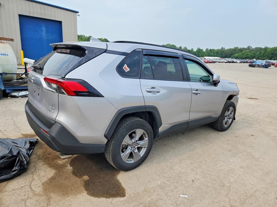 2025 TOYOTA RAV4 HYBRID XLE 3