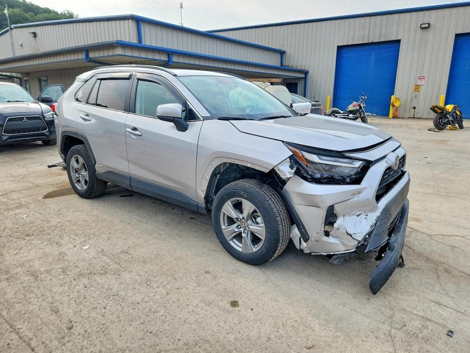 2025 TOYOTA RAV4 HYBRID XLE 4