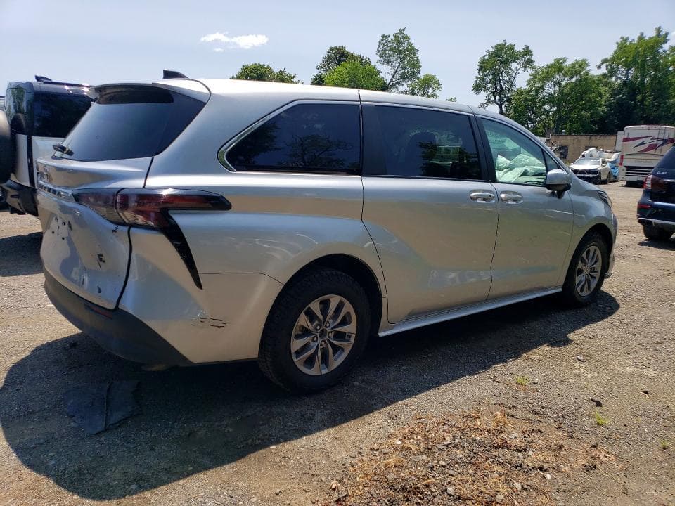 2024 TOYOTA SIENNA LE 3