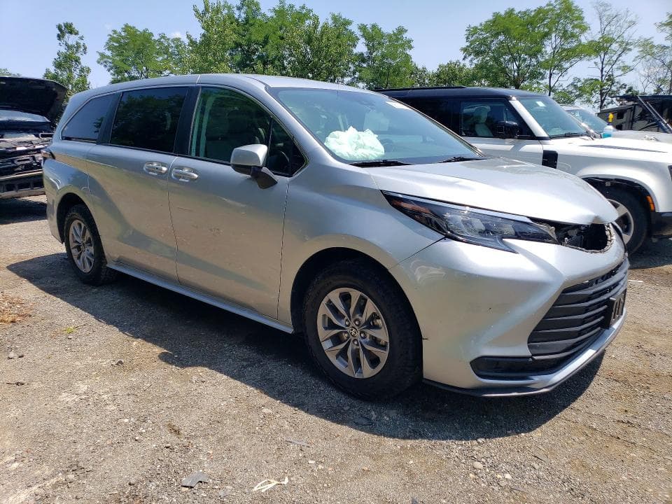 2024 TOYOTA SIENNA LE 4