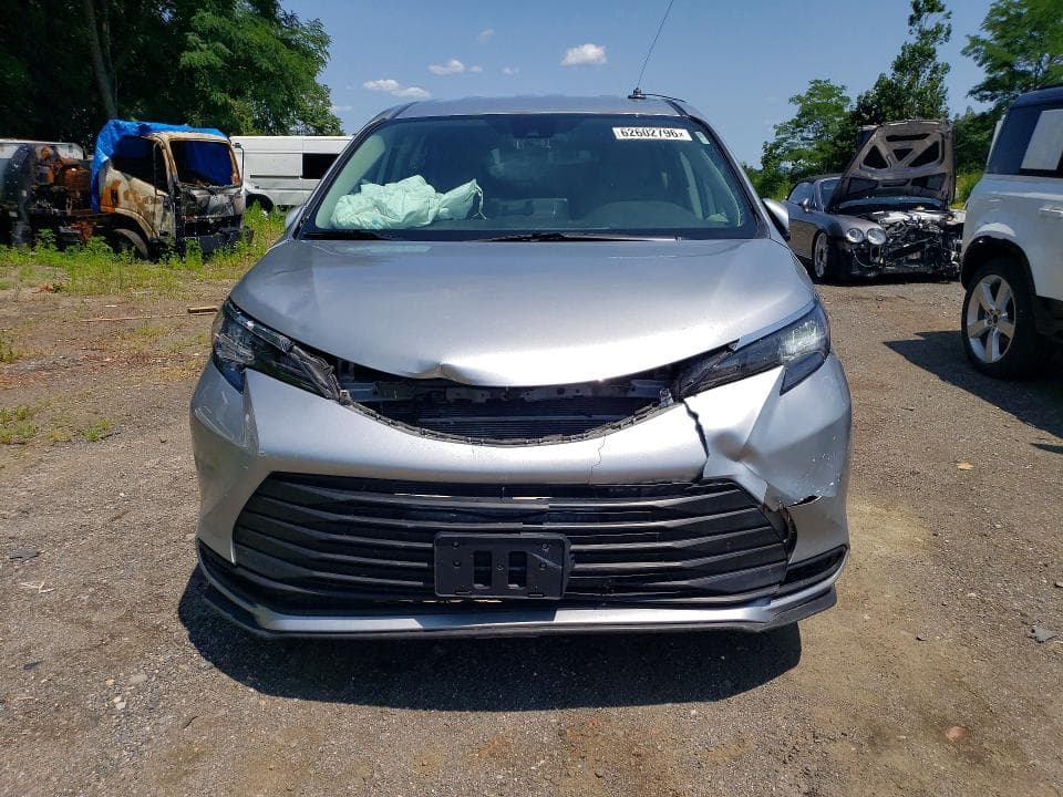 2024 TOYOTA SIENNA LE 5