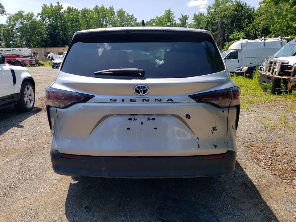 2024 TOYOTA SIENNA LE 6