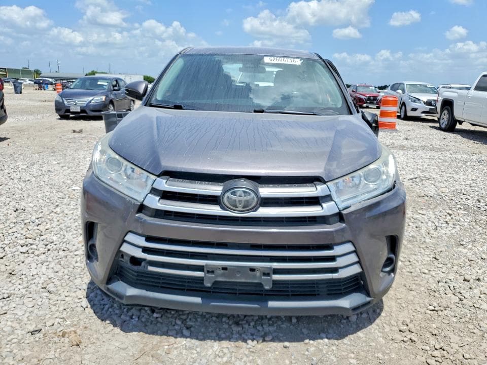 2017 TOYOTA HIGHLANDER LE 5