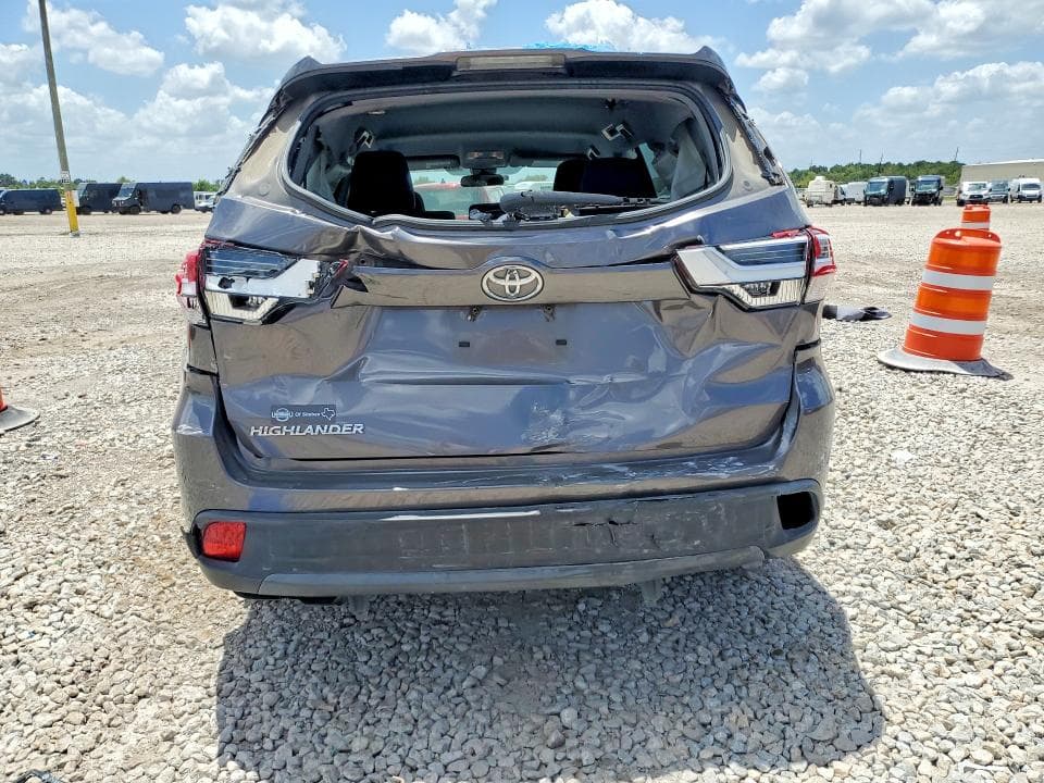 2017 TOYOTA HIGHLANDER LE 6