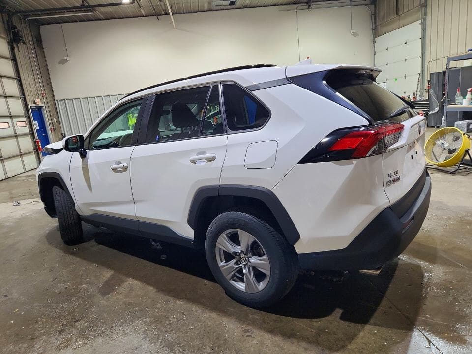 2024 TOYOTA RAV4 XLE 2