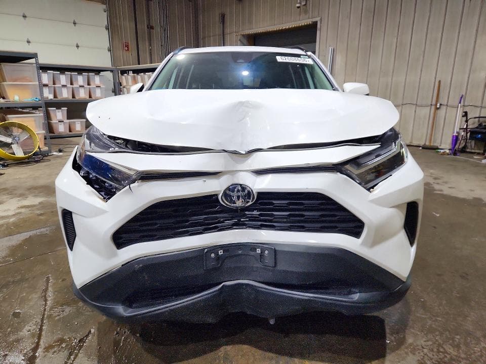 2024 TOYOTA RAV4 XLE 5