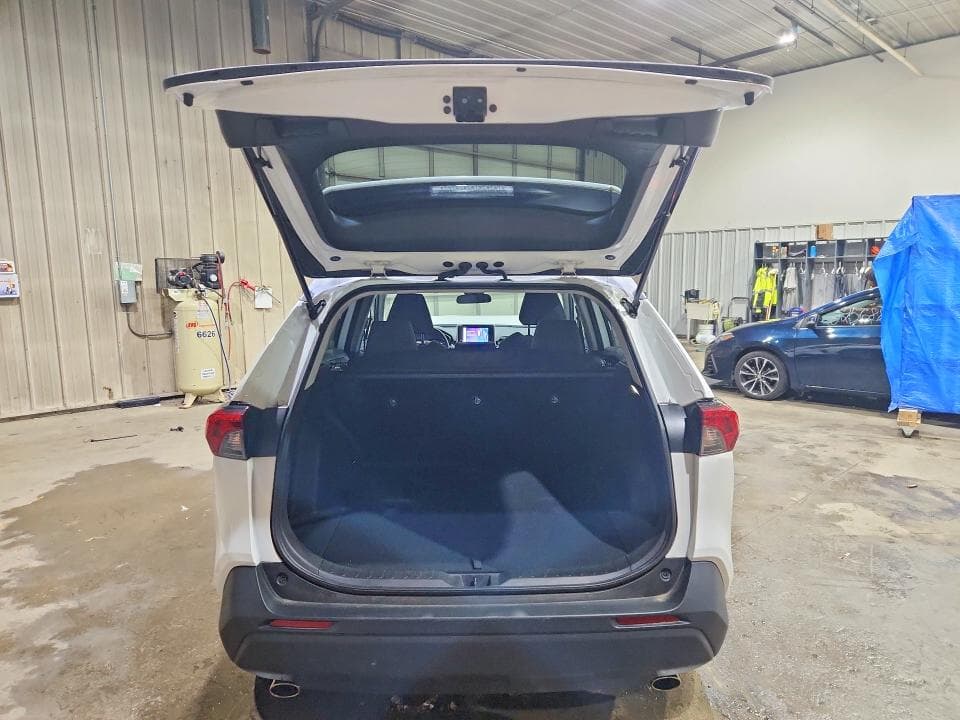 2024 TOYOTA RAV4 XLE 6