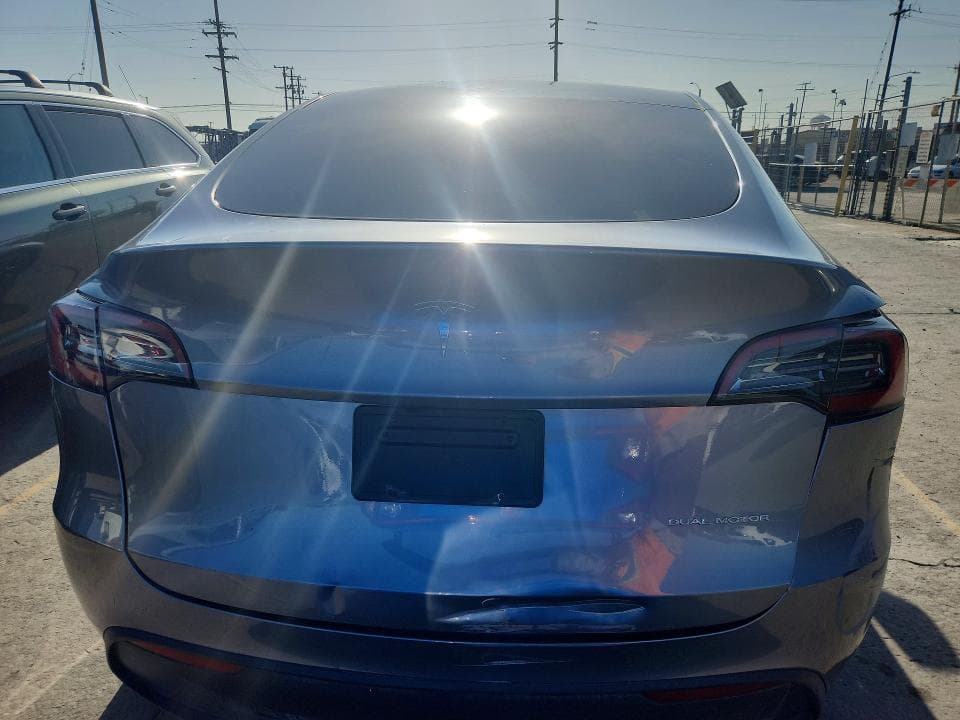 2025 TESLA MODEL Y 6