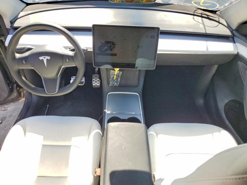 2025 TESLA MODEL Y 8