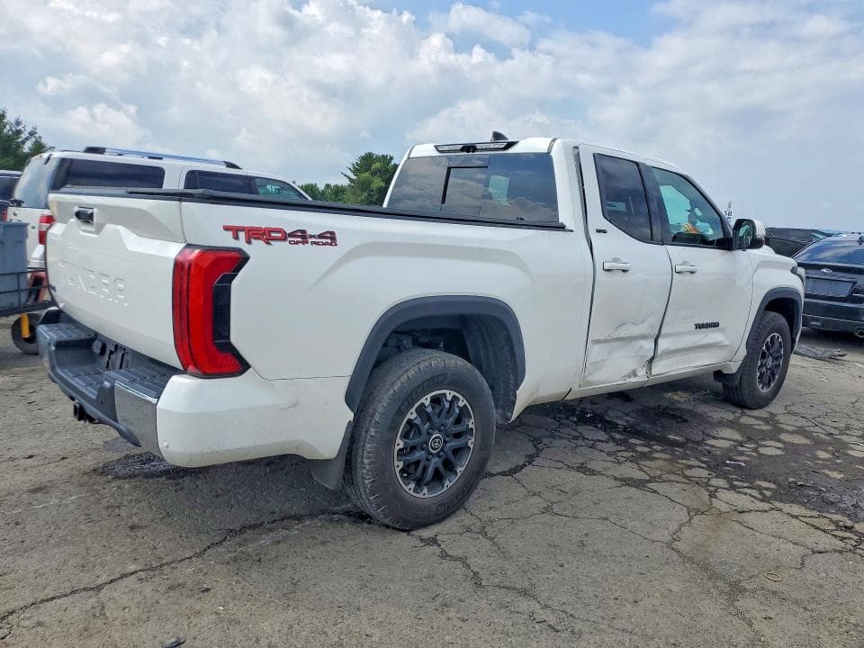 2023 TOYOTA TUNDRA SR5 3