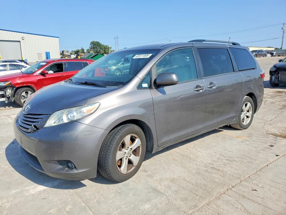 2017 TOYOTA SIENNA LE - 1