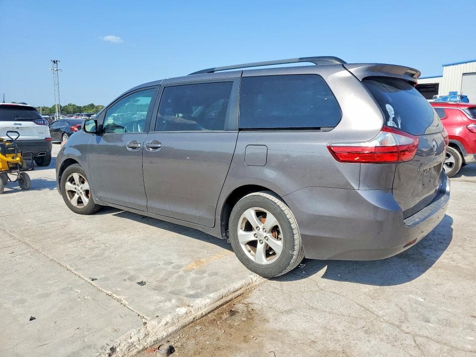 2017 TOYOTA SIENNA LE 2