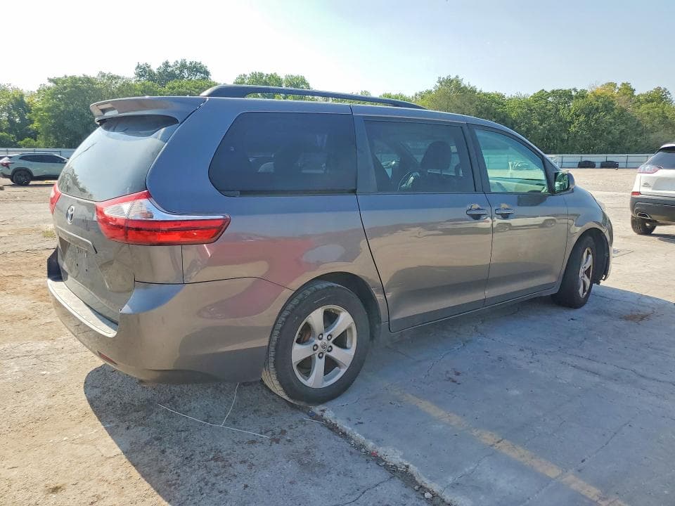 2017 TOYOTA SIENNA LE 3