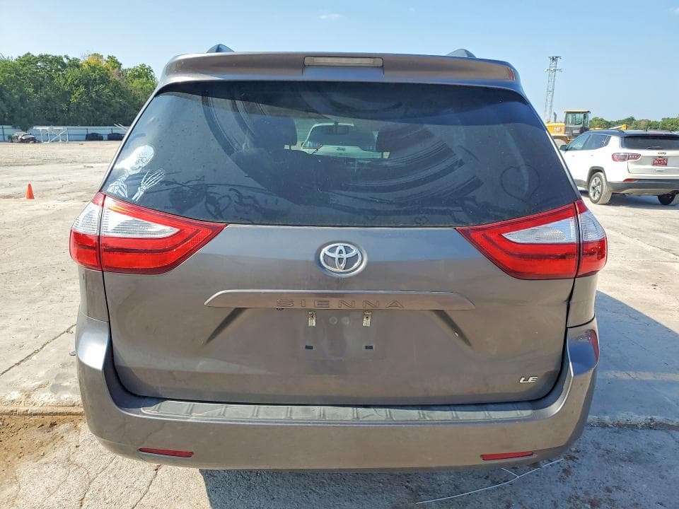 2017 TOYOTA SIENNA LE 6