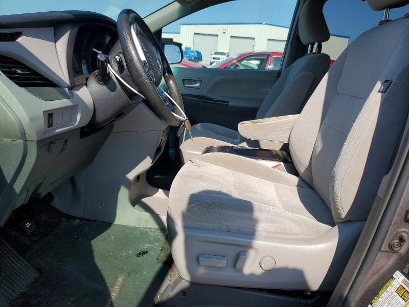 2017 TOYOTA SIENNA LE 7