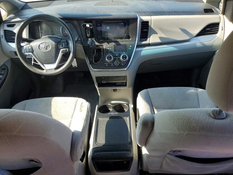 2017 TOYOTA SIENNA LE 8