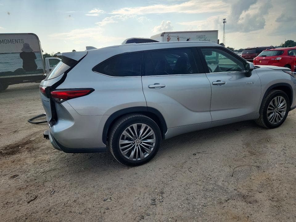 2021 TOYOTA HIGHLANDER HYBRID PLATINUM 3
