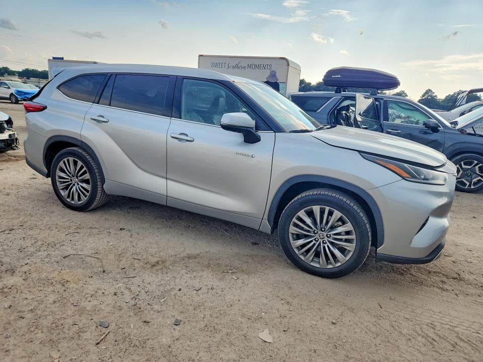 2021 TOYOTA HIGHLANDER HYBRID PLATINUM 4