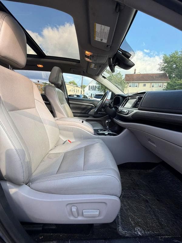 2019 TOYOTA HIGHLANDER LIMITED PLATINUM 9
