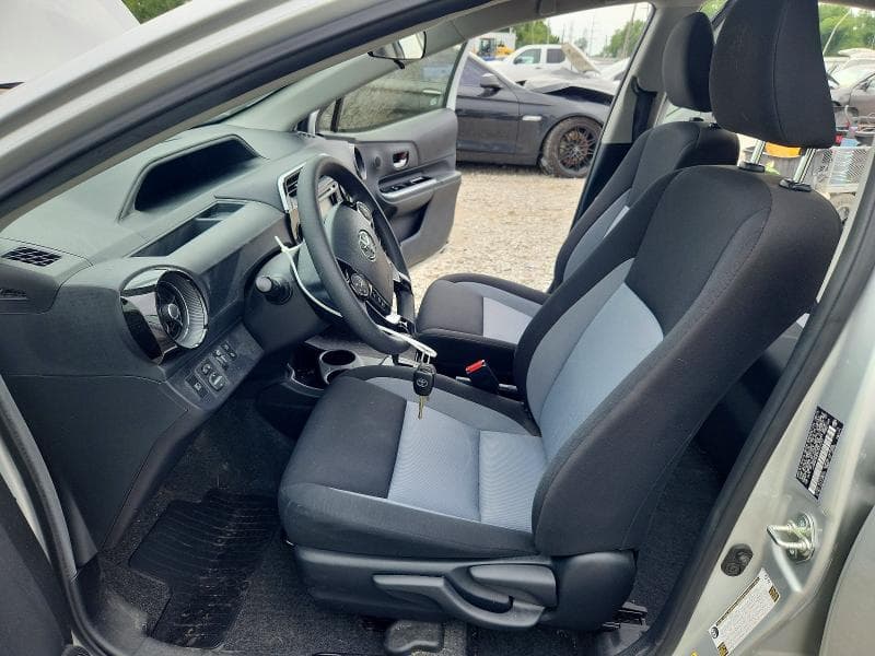 2019 TOYOTA PRIUS C L 7