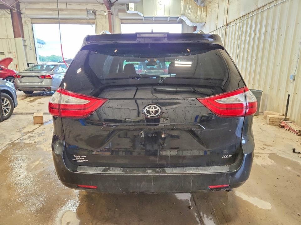2018 TOYOTA SIENNA XLE 8-PASSENGER 6