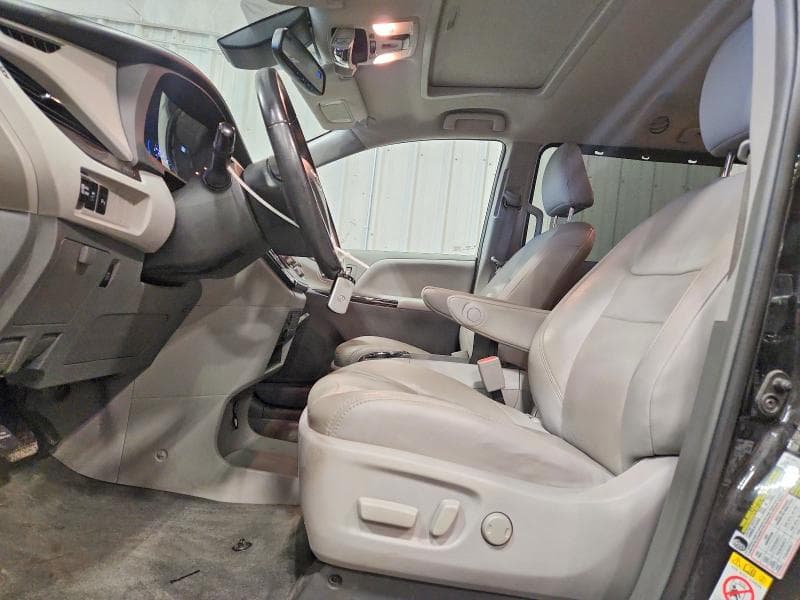 2018 TOYOTA SIENNA XLE 8-PASSENGER 7
