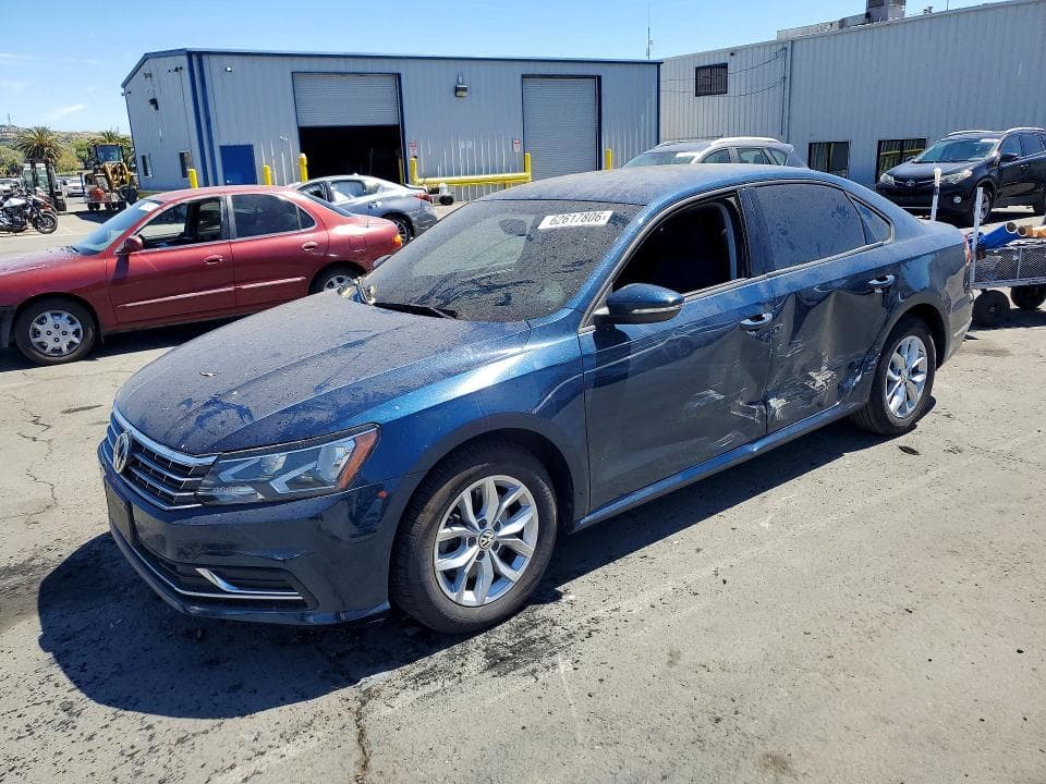 2018 VOLKSWAGEN PASSAT S - 1