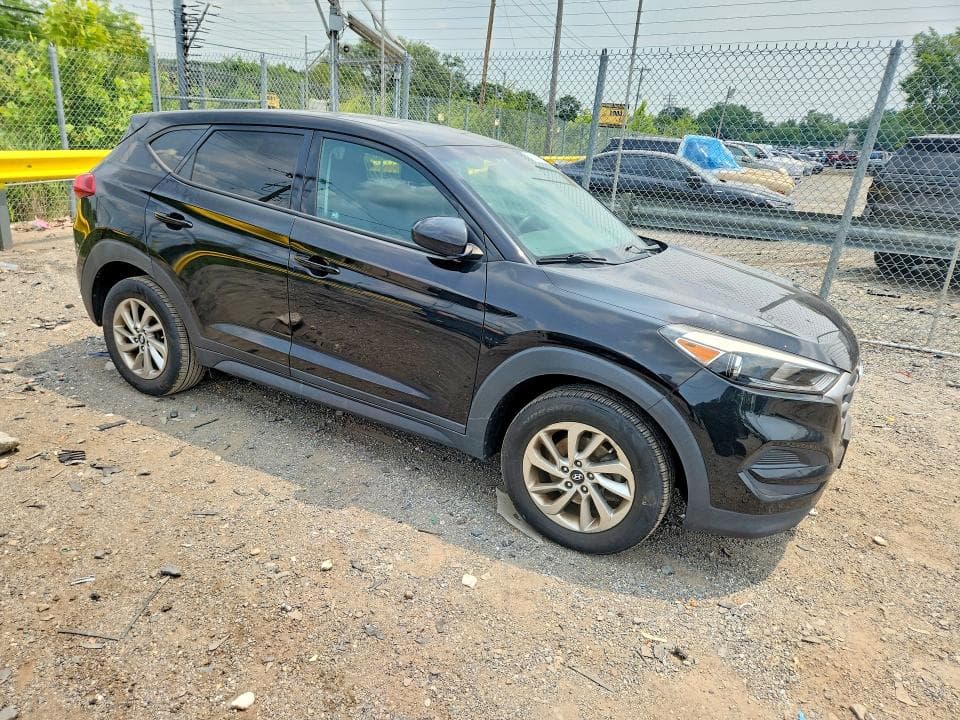 2017 HYUNDAI TUCSON SE 4
