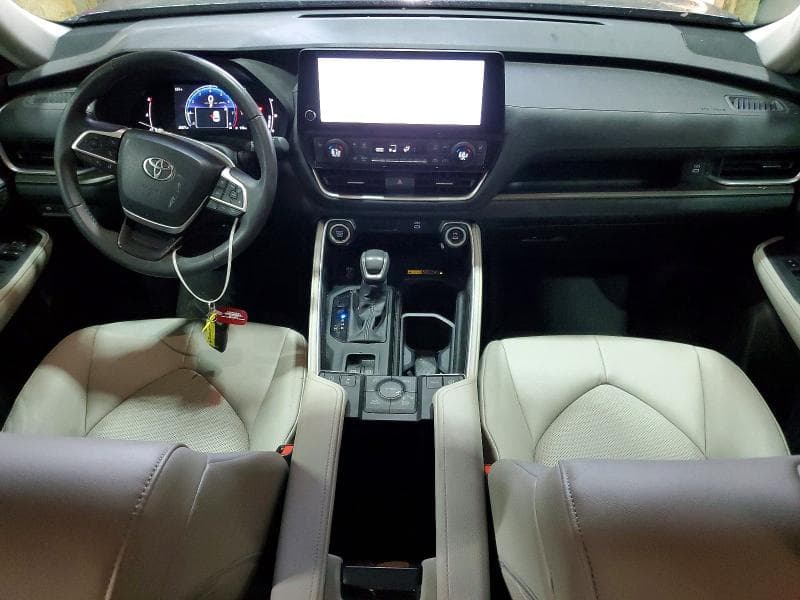 2026 TOYOTA GRAND HIGHLANDER XLE 8