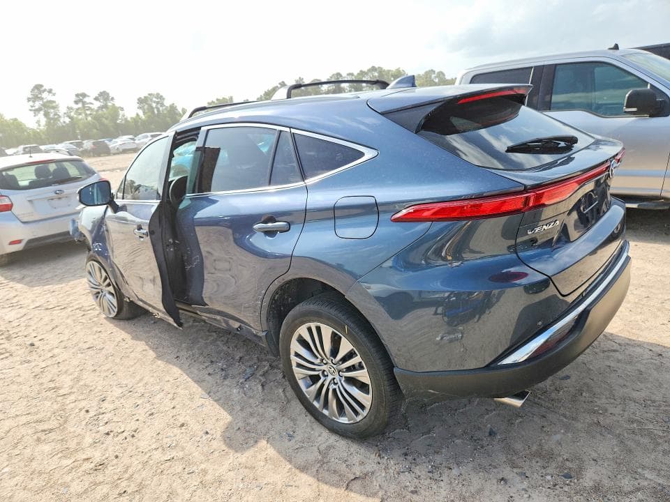 2024 TOYOTA VENZA XLE 2