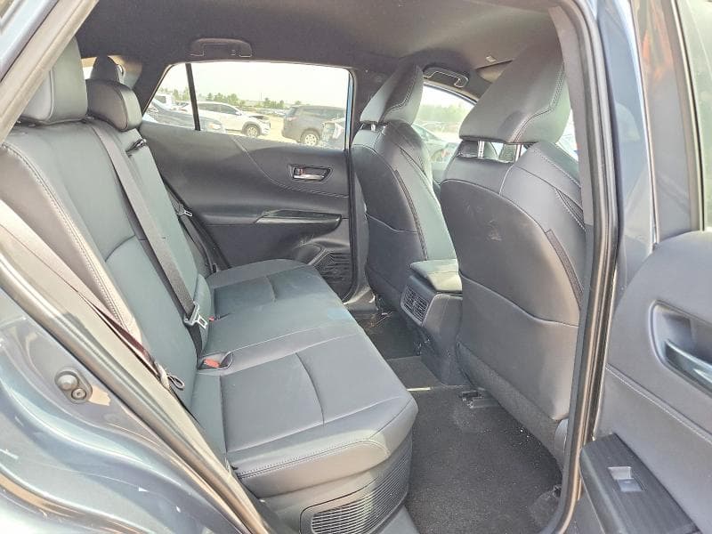 2024 TOYOTA VENZA XLE 11