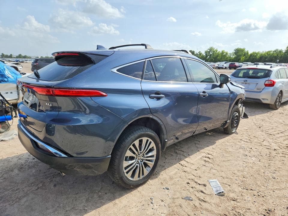 2024 TOYOTA VENZA XLE 3