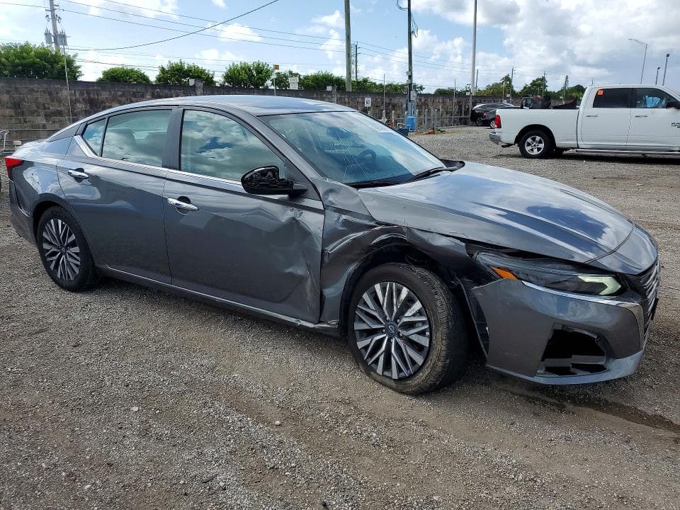 2025 NISSAN ALTIMA SV 4