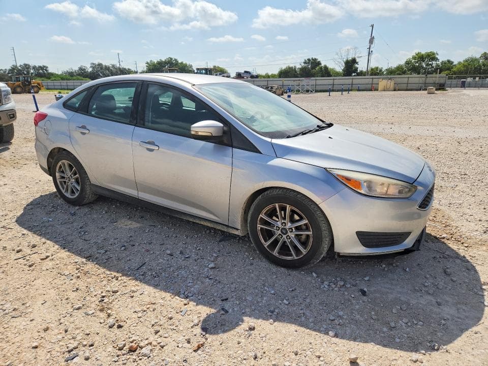 2017 FORD FOCUS SE 4