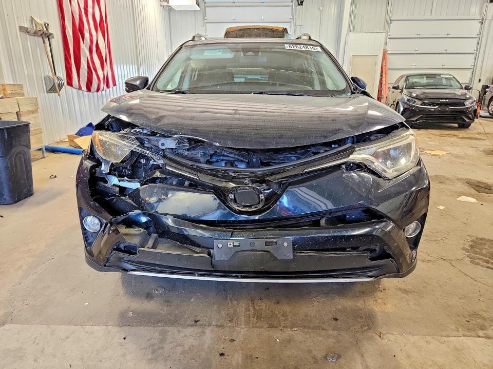 2017 TOYOTA RAV4 XLE 5