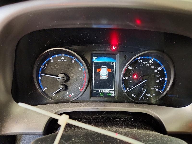 2017 TOYOTA RAV4 XLE 9