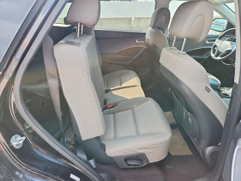 2017 HYUNDAI SANTA FE SE 11