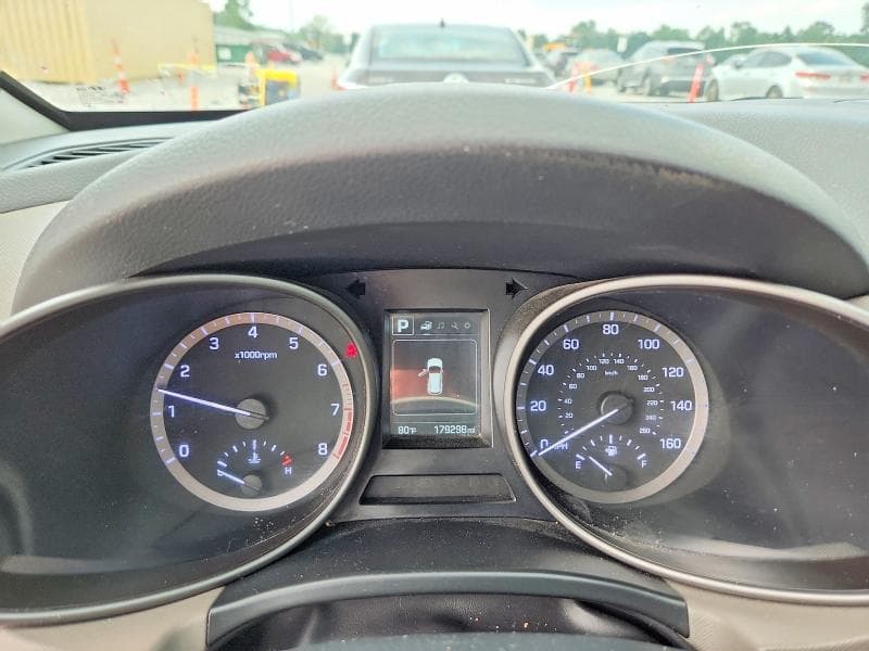 2017 HYUNDAI SANTA FE SE 9